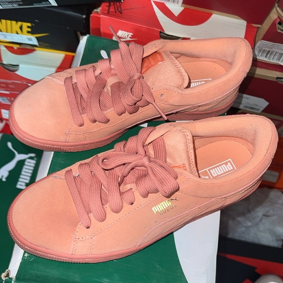 Gradeschool Puma Suede Salmon Size 6 Kids - Picture 2 of 2